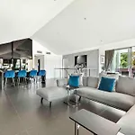 Modern Spacious 3 Bedroom Penthouse In Enmore