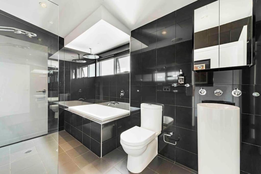 Modern Spacious 3 Bedroom Penthouse In Enmore Apartment Sydney