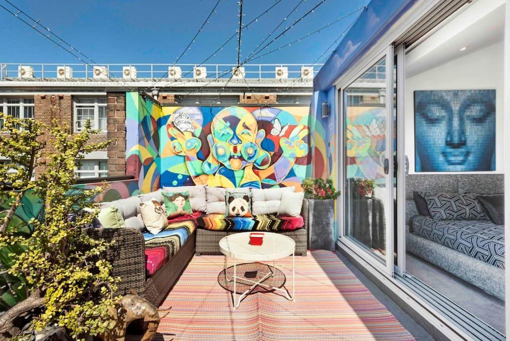 Modern Spacious 3 Bedroom Penthouse In Enmore Apartment