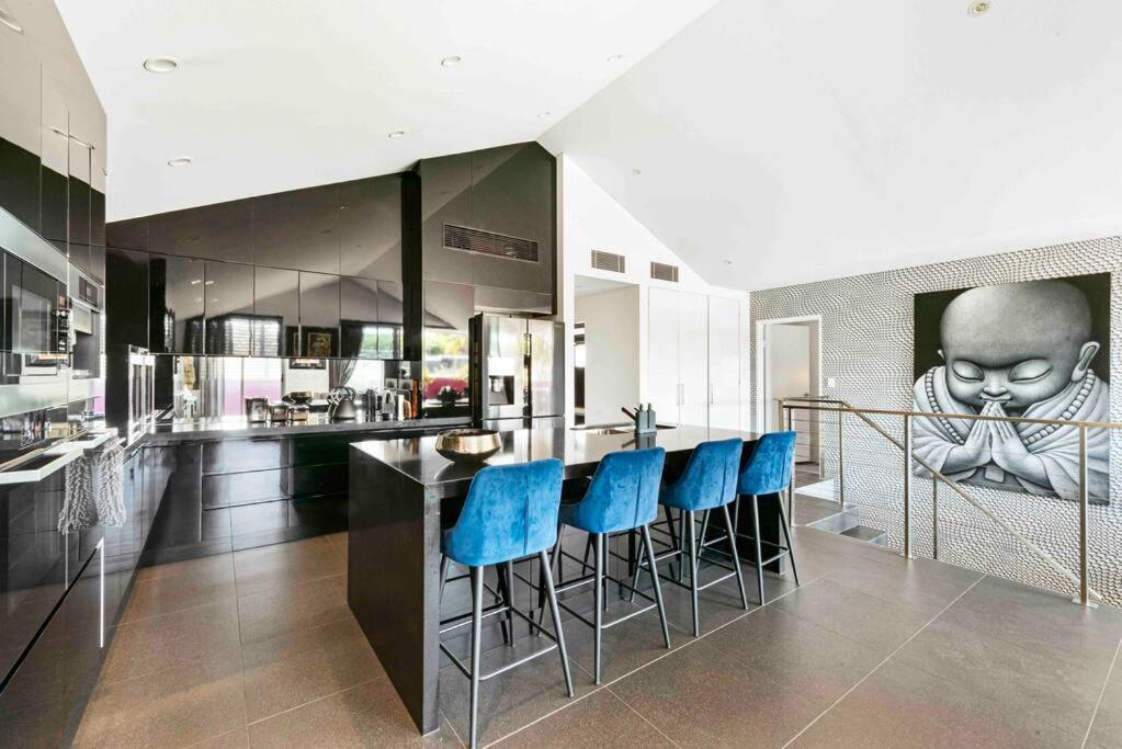 Modern Spacious 3 Bedroom Penthouse In Enmore Apartment Sydney